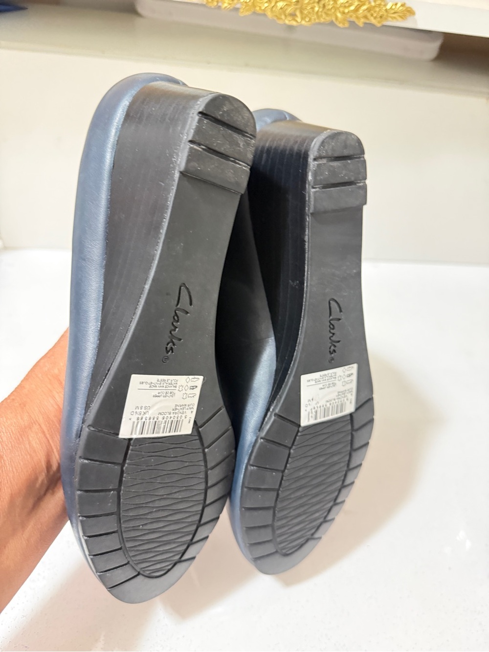 Leather pumps, Clarks Artisan Women's Navy Wedge Pumps new never worn - Picture 10 of 14